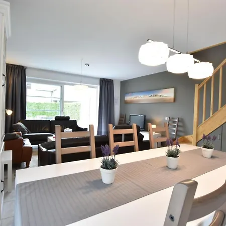 Elegant Holiday In With Fenced Garden *