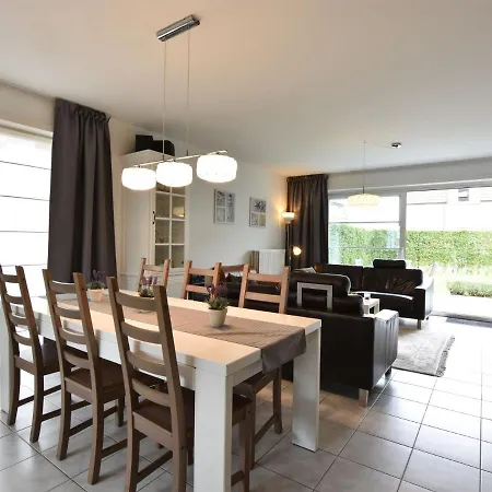 Holiday home Elegant Holiday In With Fenced Garden *